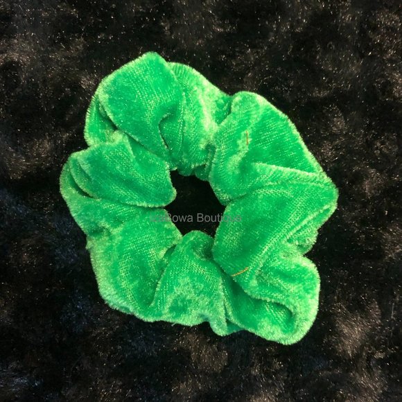Christmas Green Velvet Scrunchie  HANDCRAFTED  (kids) - Picture 1 of 1